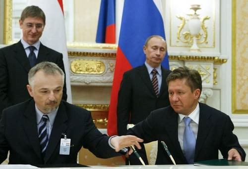 MOL Chairman and CEO Zsolt Hernadi (left) with Gazprom Chief Executive Alexei Miller